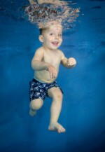 Peuter onderwater