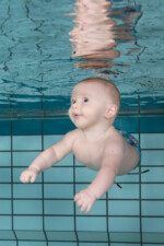 baby onderwater