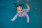 Baby onderwater