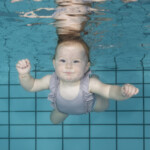 Baby onderwater