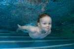 Peuter onderwater