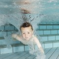 Peuter onderwater
